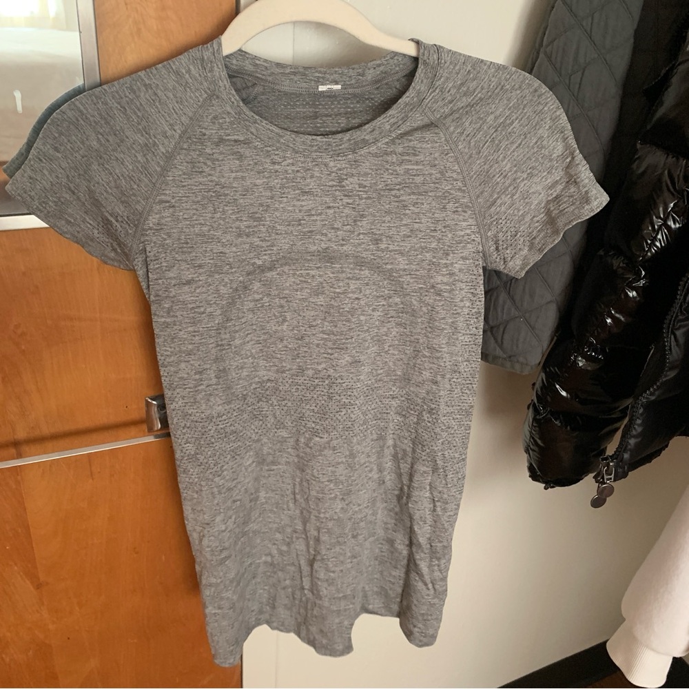 Lululemon swiftly tech short sleeve